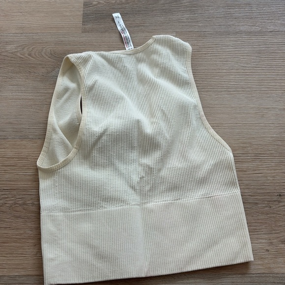 Urban Outfitters Low Cut Crop Top - Picture 3 of 3